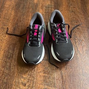 Brand new Ghost 14. Size 9.5. Worn once, purchased wrong size and can’t return.